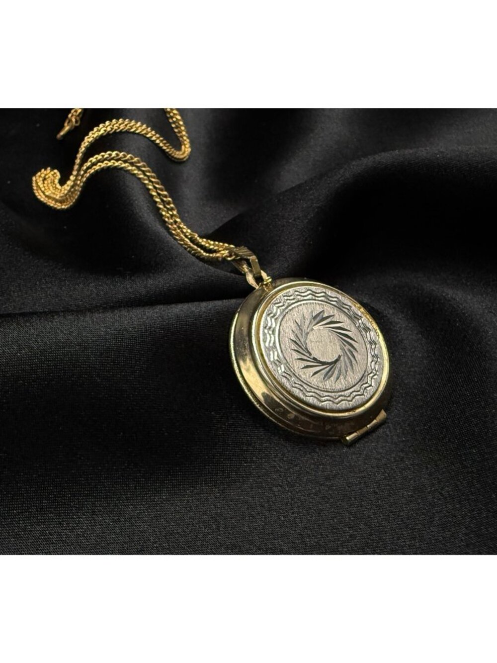 Vintage 1960s-1980s Locket Necklace With Geometric Engraving